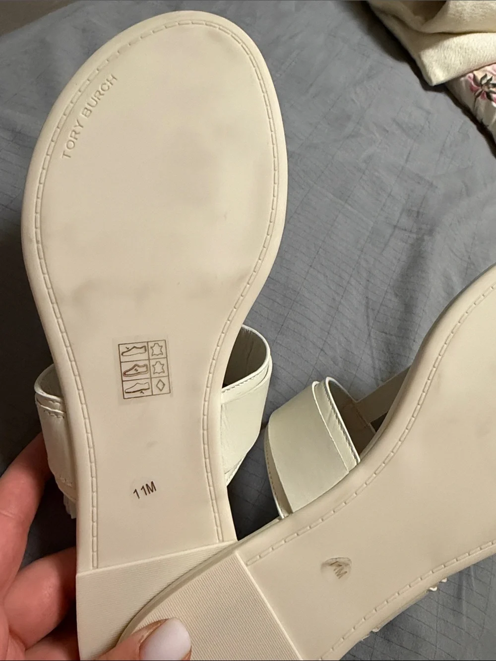 Tory Burch women’s Cream Buckle Thong Slide Sandals size 11 NEW no tags